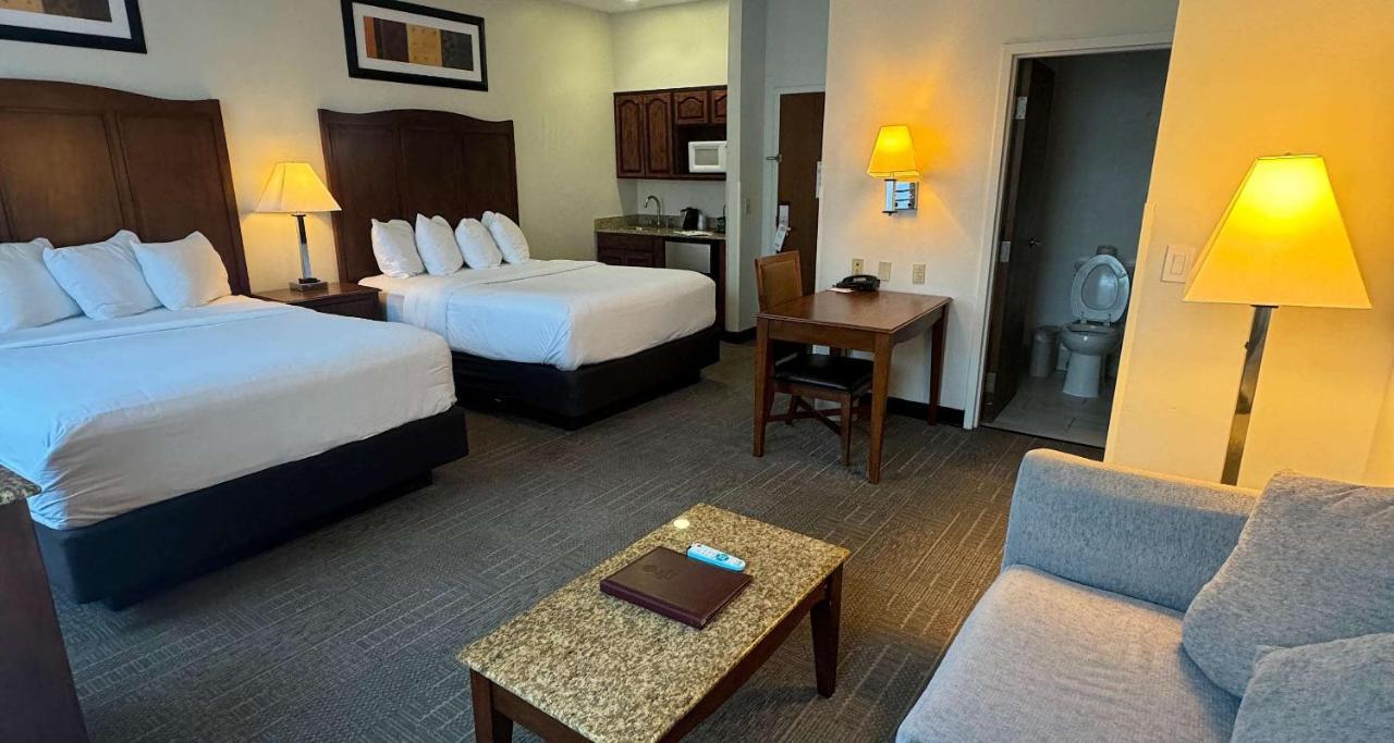 Best Western Plus Hannaford Inn & Suites Kenwood Esterno foto